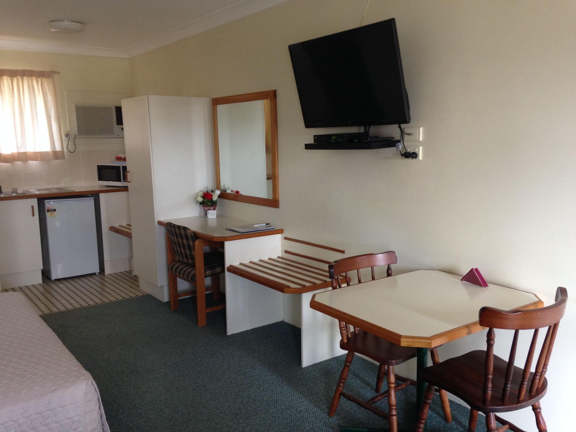 Country Rose Motel Warwick Bagian luar foto