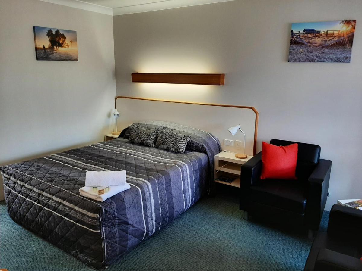 Country Rose Motel Warwick Bagian luar foto